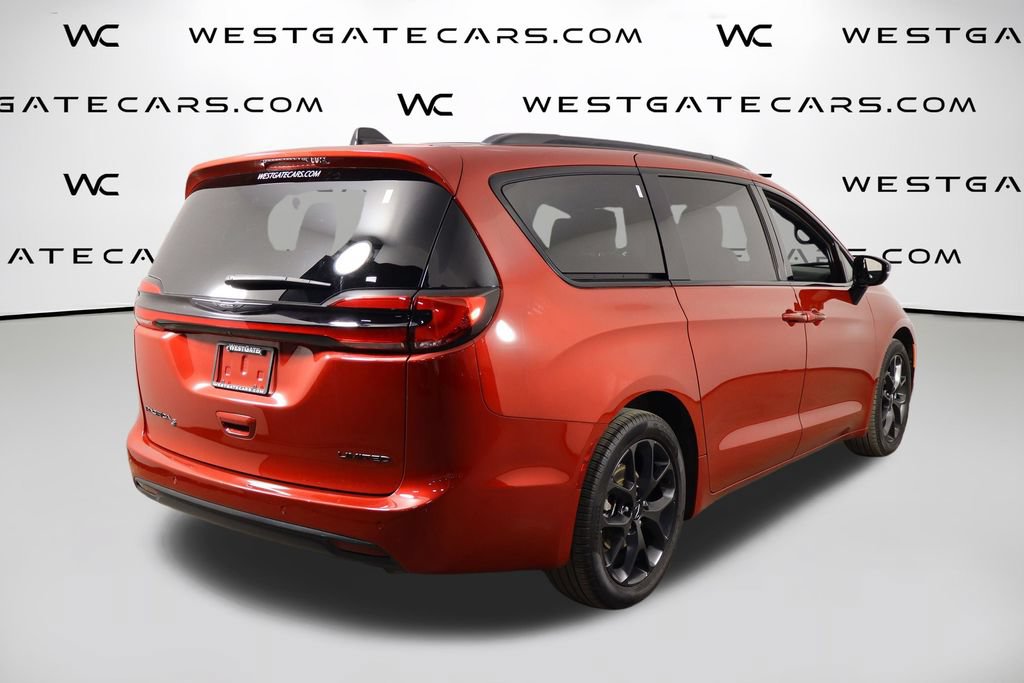 Used 2025 Chrysler Pacifica Limited FWD image 37