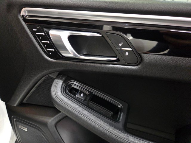 Used 2016 Porsche Macan S AWD/4WD image 35