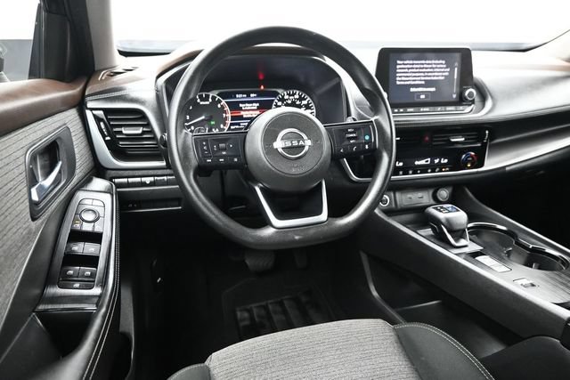 Used 2022 Nissan Rogue SV FWD image 16