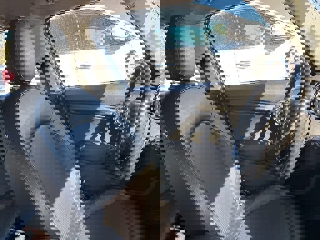 Used 2015 MINI Cooper 4-Door Hardtop image 8