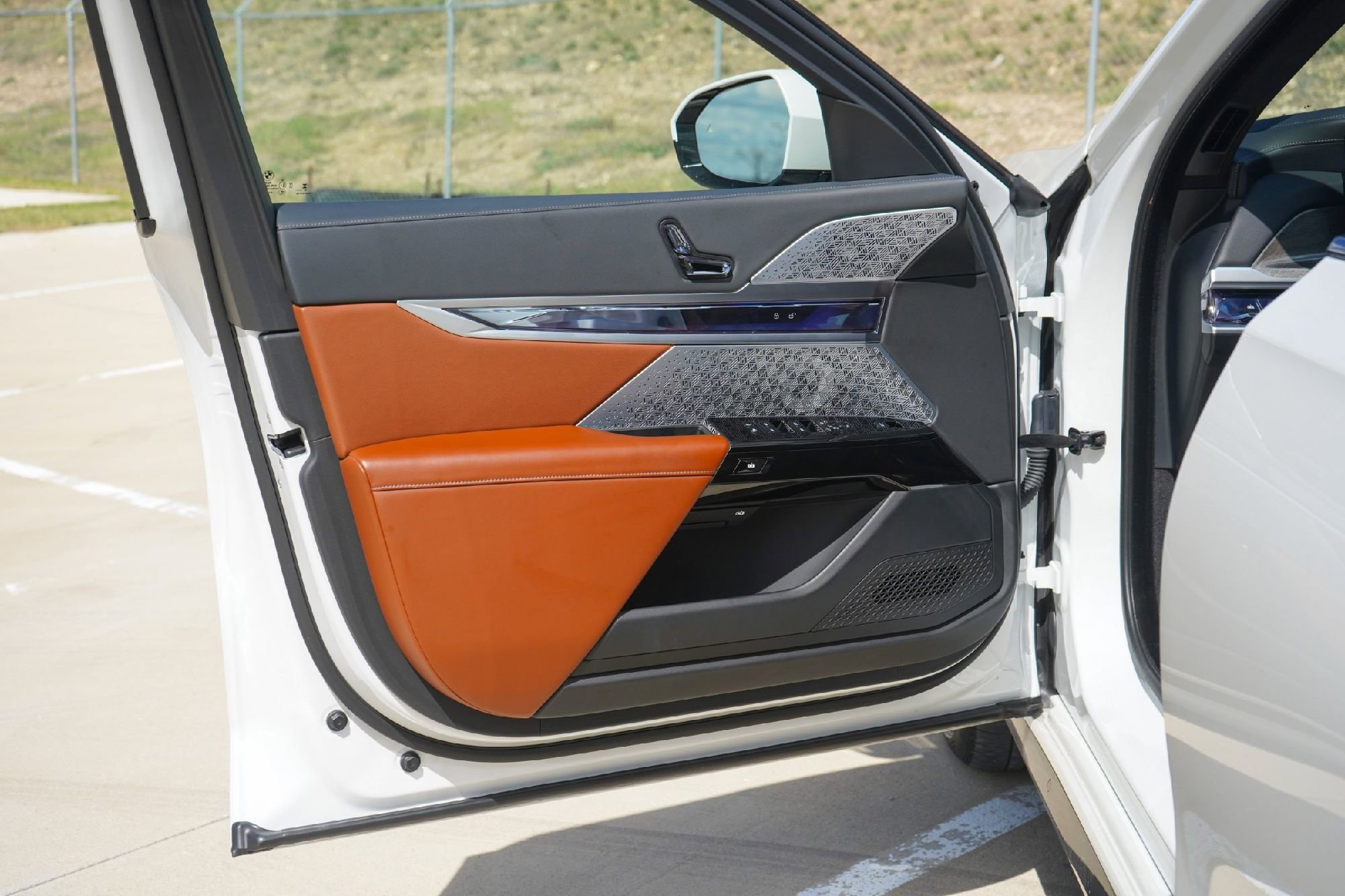 Used 2024 BMW 750e xDrive w/ Executive Package image 18