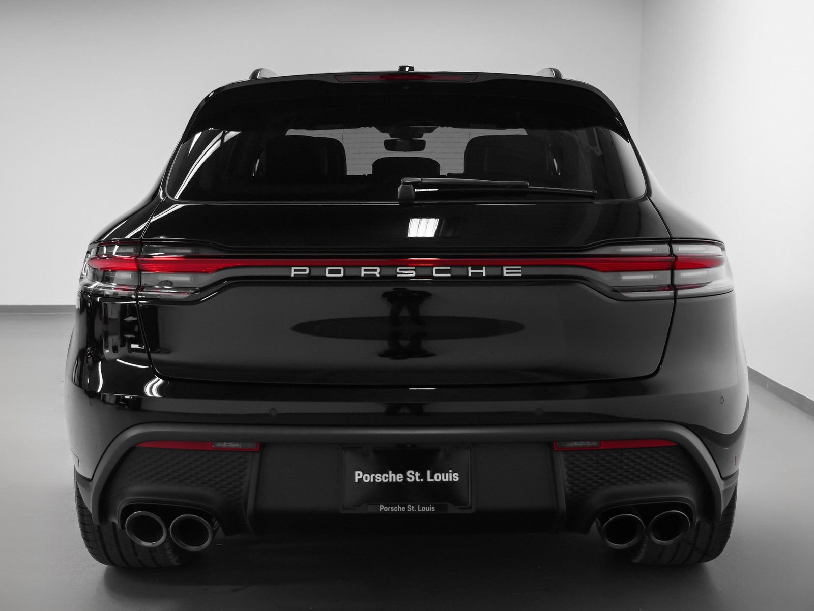 Certified 2026 Porsche Macan AWD/4WD image 11