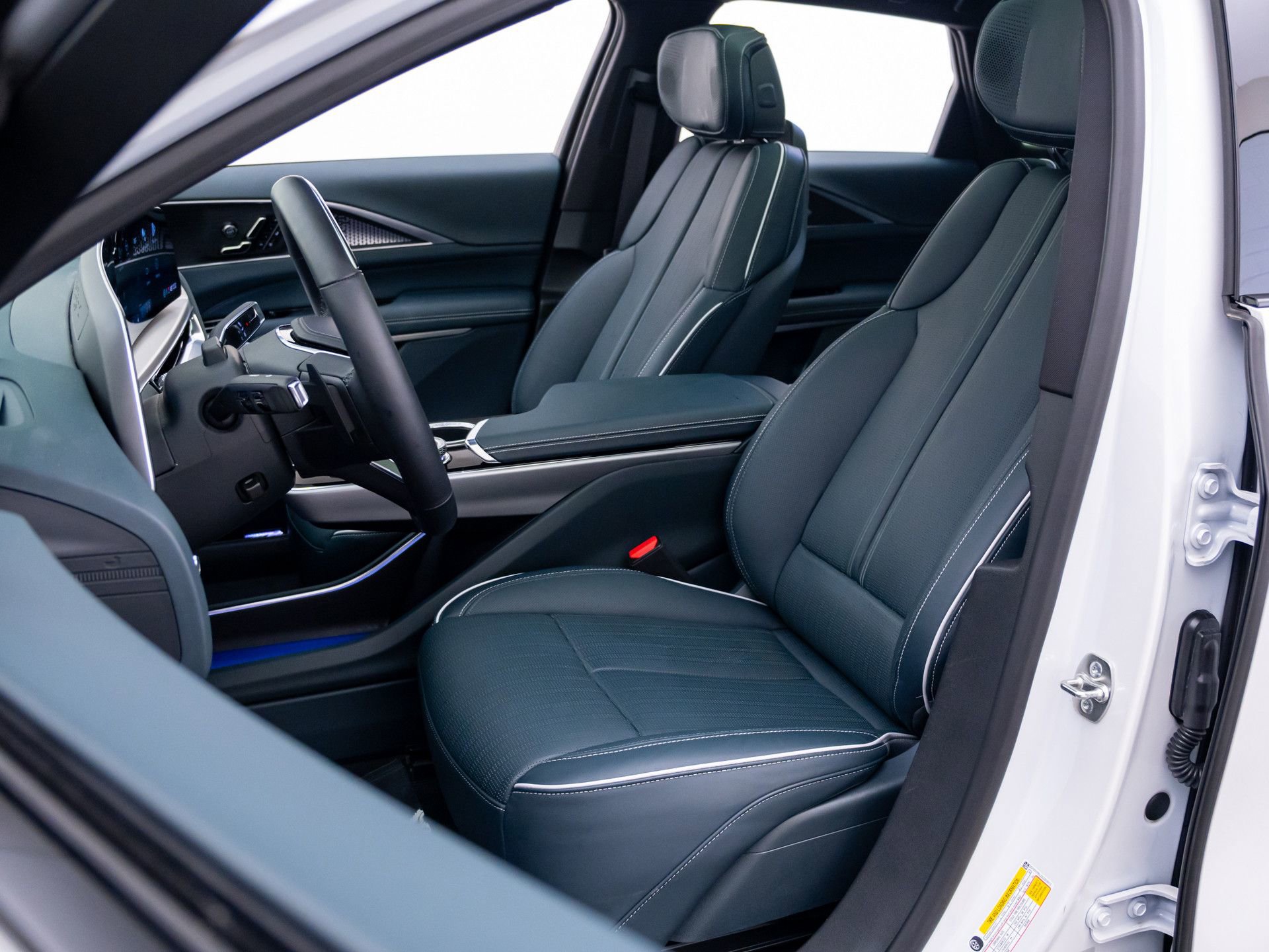 Certified 2025 Cadillac Lyriq Sport w/ Nappa Leather Package image 21