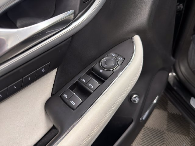 Used 2025 Buick Envision Avenir AWD/4WD image 12