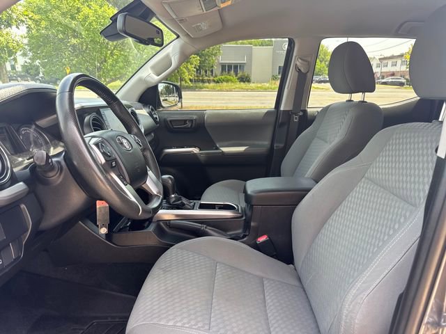 Used 2021 Toyota Tacoma SR5 AWD/4WD image 24
