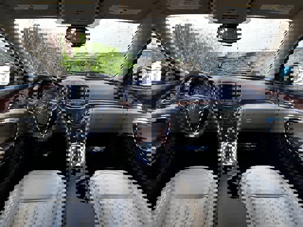 Used 2014 Buick Regal Premium image 10