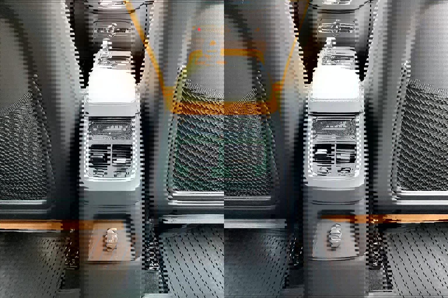 Used 2023 Volvo XC90 T8 Ultimate image 34