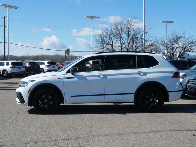 Certified 2023 Volkswagen Tiguan SE R-Line image 4