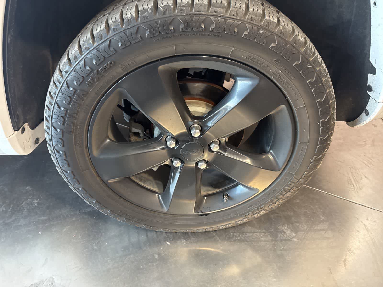 Used 2015 Jeep Grand Cherokee Altitude RWD image 11