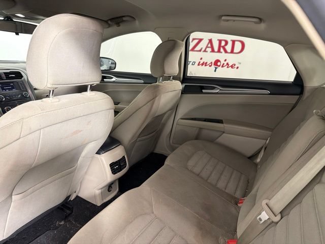 Used 2017 Ford Fusion SE FWD image 14