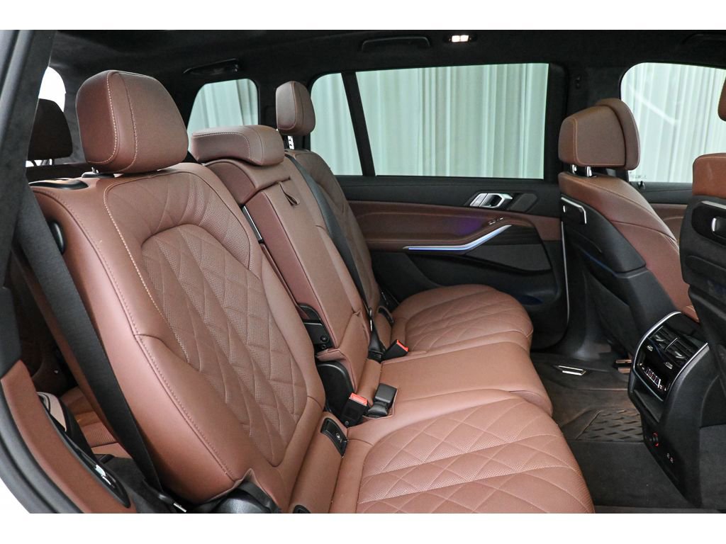 Used 2025 BMW X7 xDrive40i w/ Executive Package image 19