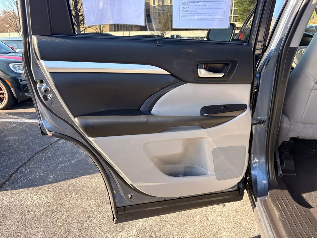 Used 2019 Toyota Highlander XLE image 15
