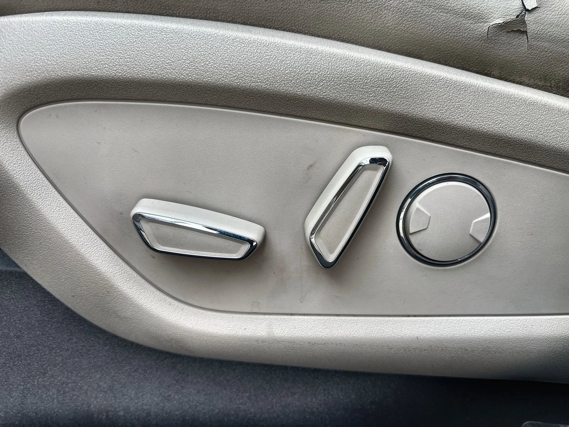 Used 2018 Lincoln MKX Reserve w/ Driver Assistance Package image 14