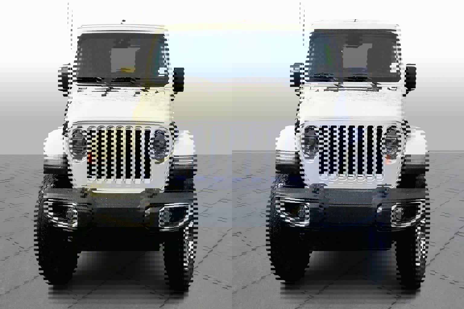 Used 2019 Jeep Wrangler Unlimited Sahara image 3