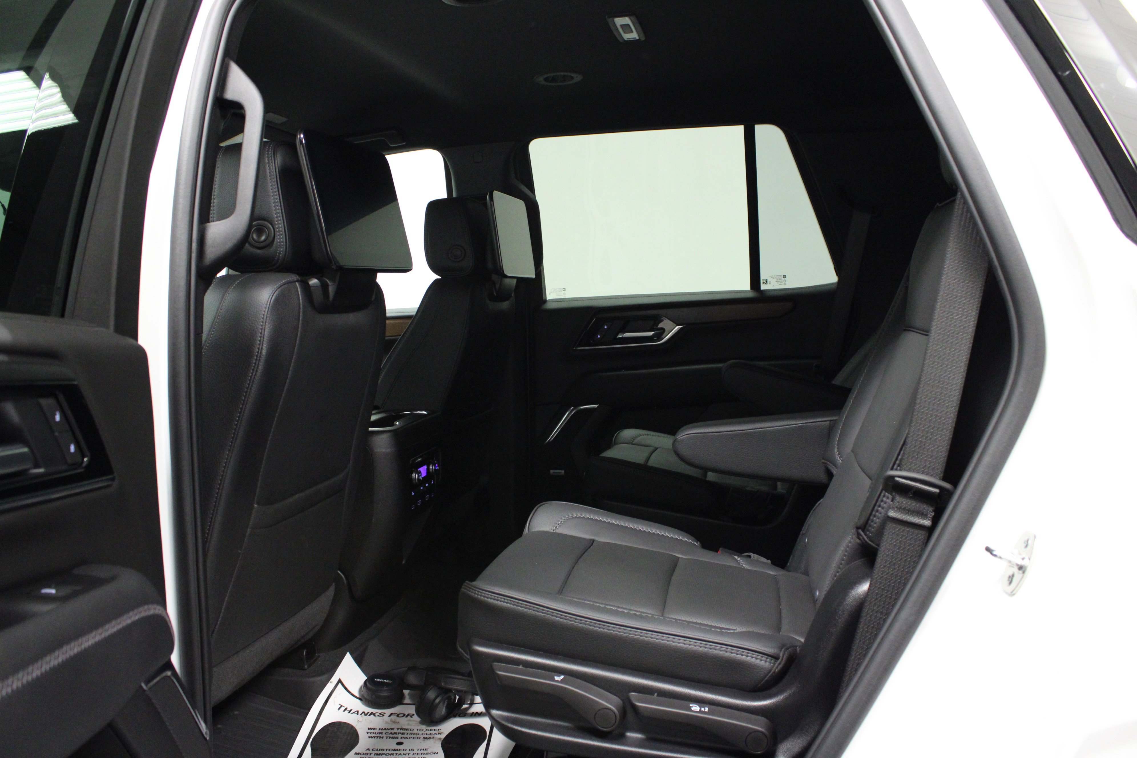 Used 2025 GMC Yukon Denali w/ Advanced Technology Package image 14