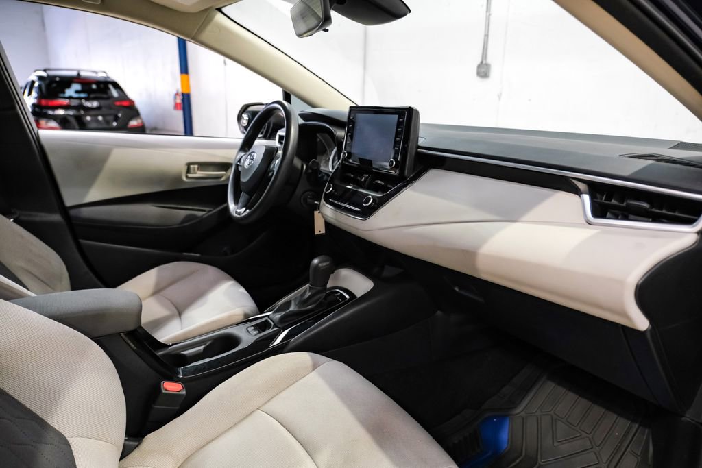 Used 2022 Toyota Corolla LE FWD image 12