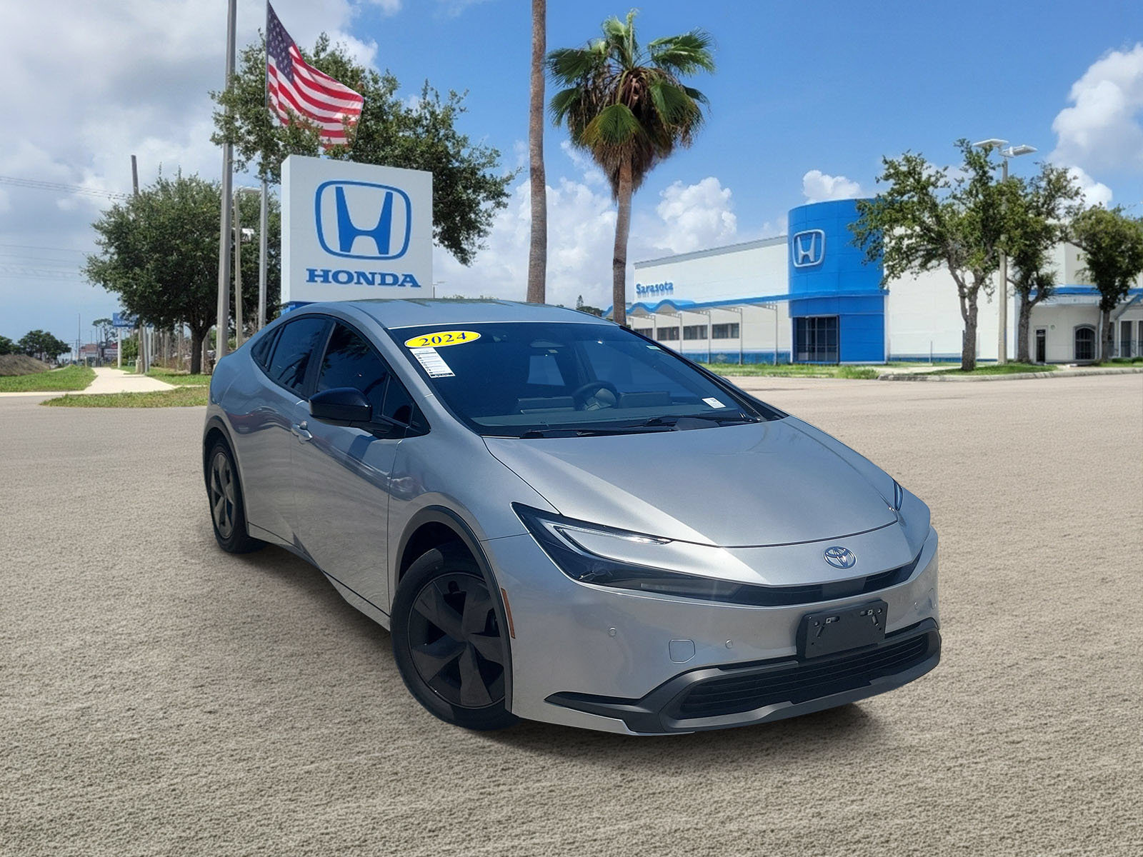 Used 2024 Toyota Prius LE FWD image 1