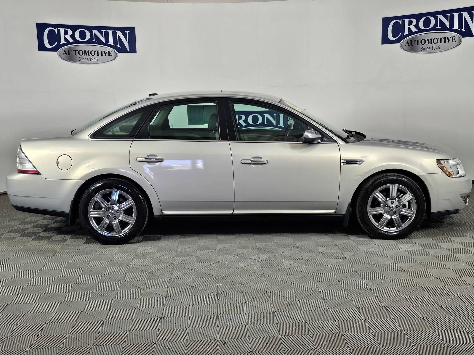 Used 2009 Ford Taurus Limited FWD image 18