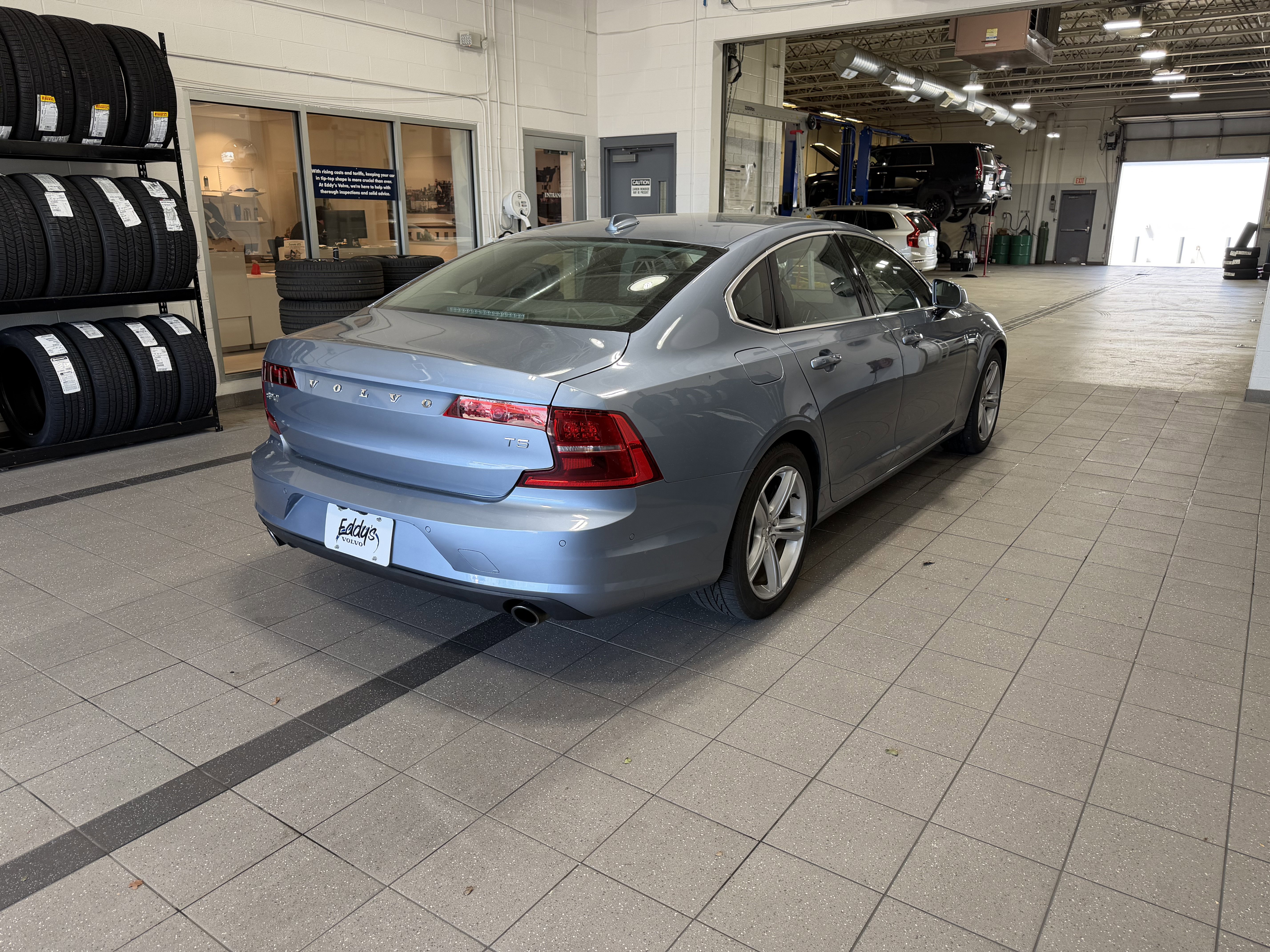 Used 2017 Volvo S90 T5 Momentum w/ Convenience Package FWD image 9