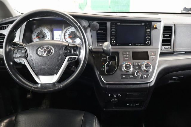 Used 2019 Toyota Sienna SE image 12