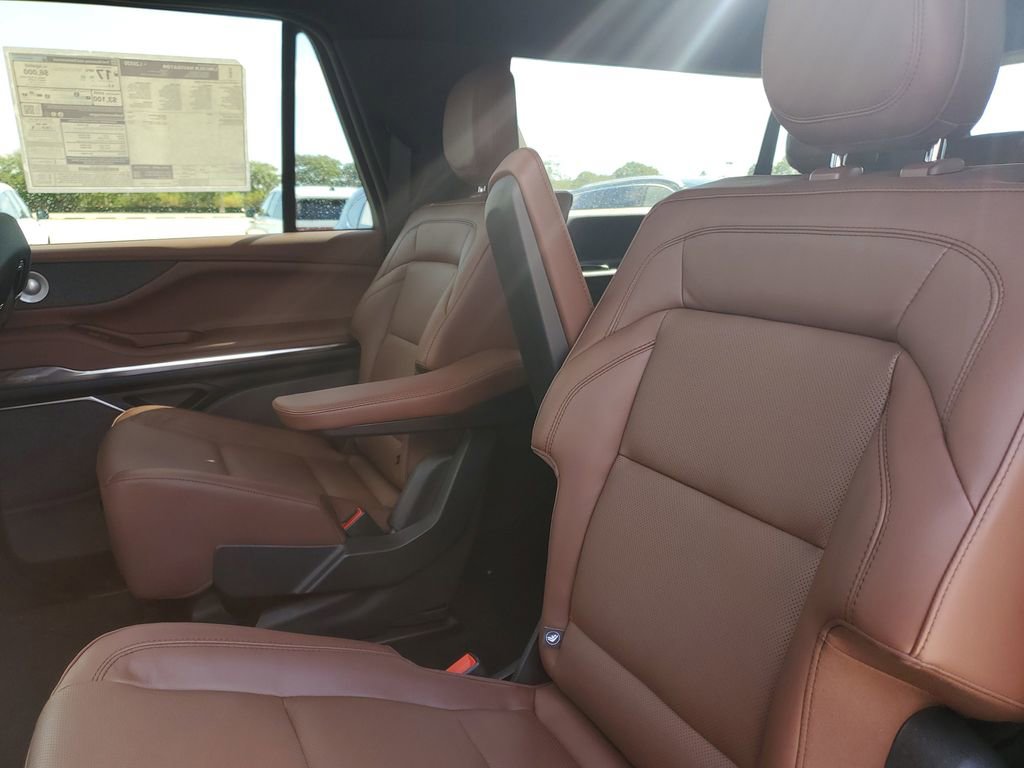 New 2025 Lincoln Navigator L Reserve image 12