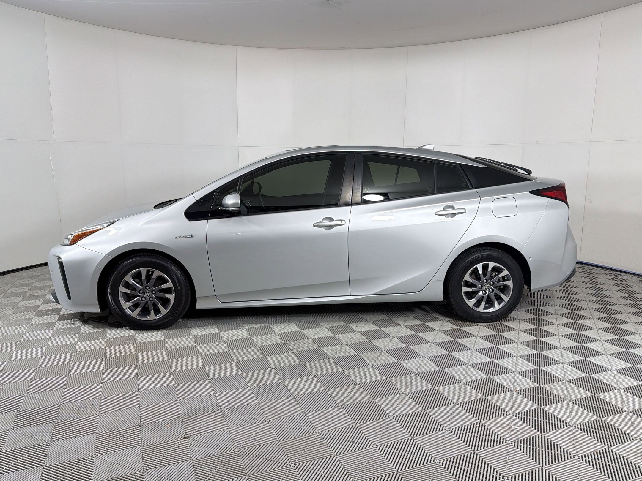 Used 2019 Toyota Prius XLE w/ Advanced Technology Package image 2