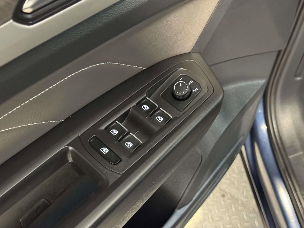 Used 2022 Volkswagen Atlas Cross Sport SE image 26