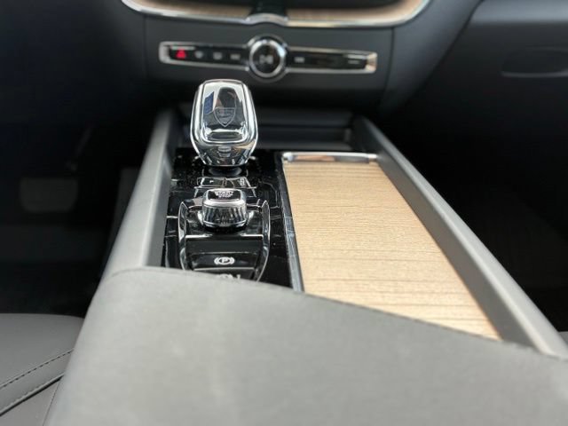 New 2026 Volvo XC60 T8 Plus w/ Climate Package PRO AWD/4WD image 29