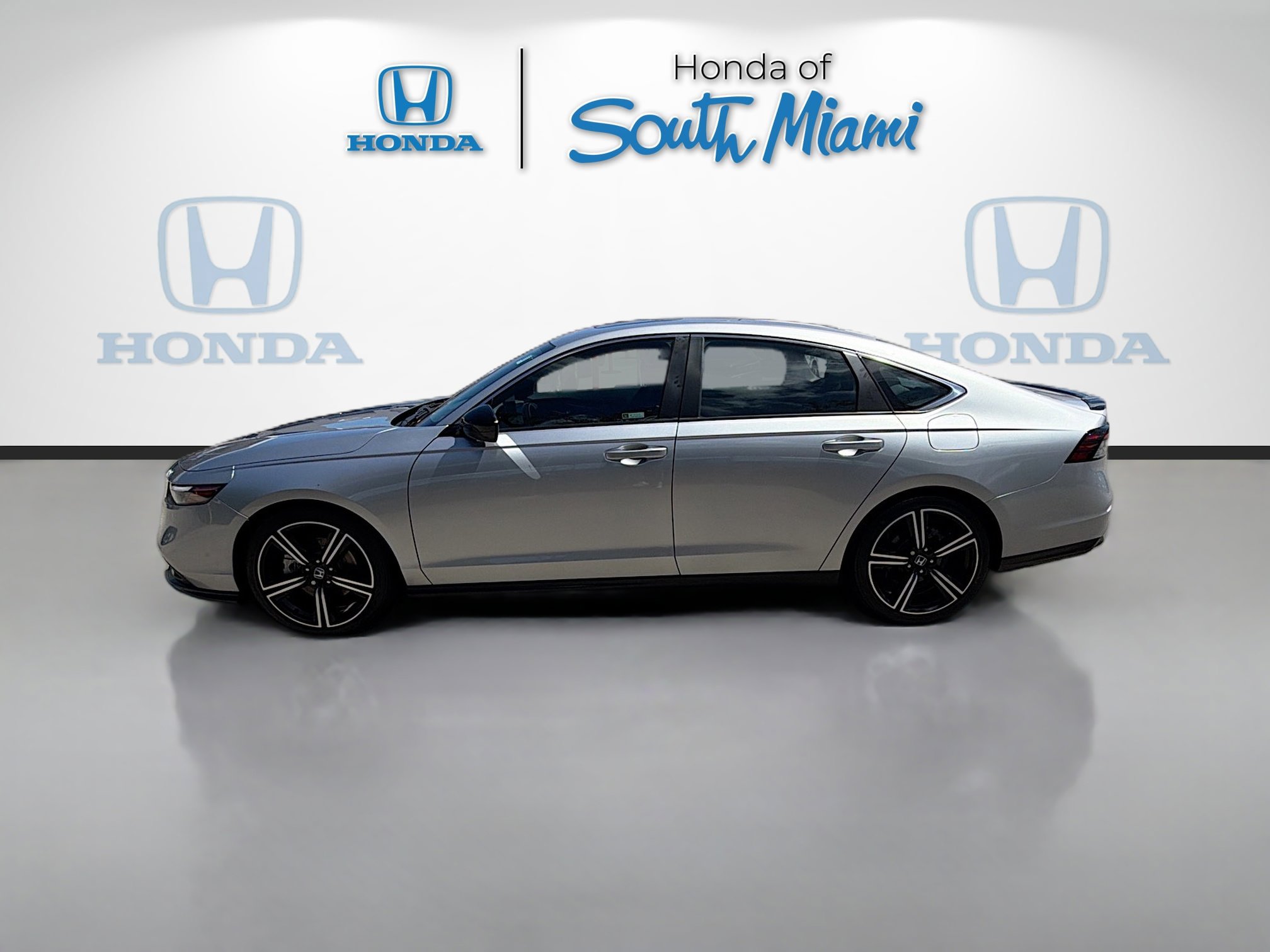 Used 2024 Honda Accord Sport image 4