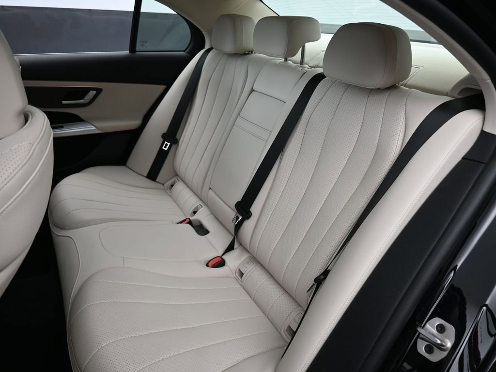 Used 2025 Mercedes-Benz E 350 4MATIC Sedan image 39