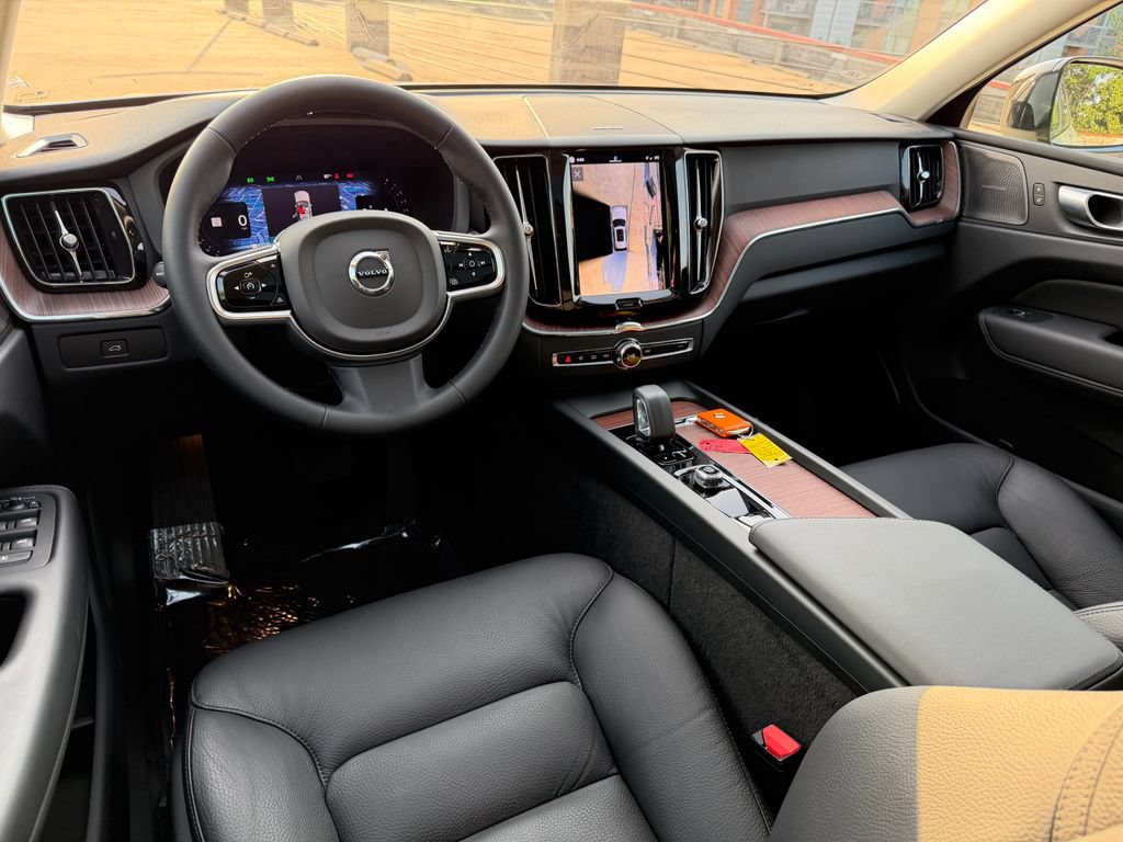 Certified 2024 Volvo XC60 B5 Plus w/ Protection Package Premier AWD/4WD image 12