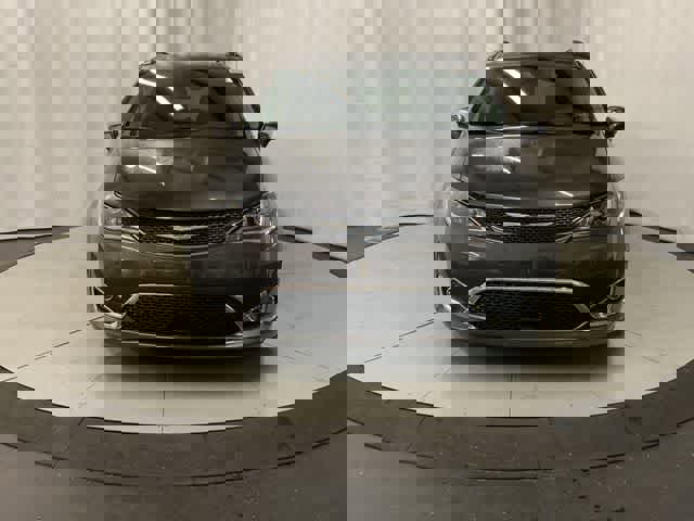 Used 2020 Chrysler Pacifica Limited w/ Advanced Safetytec Group FWD image 34