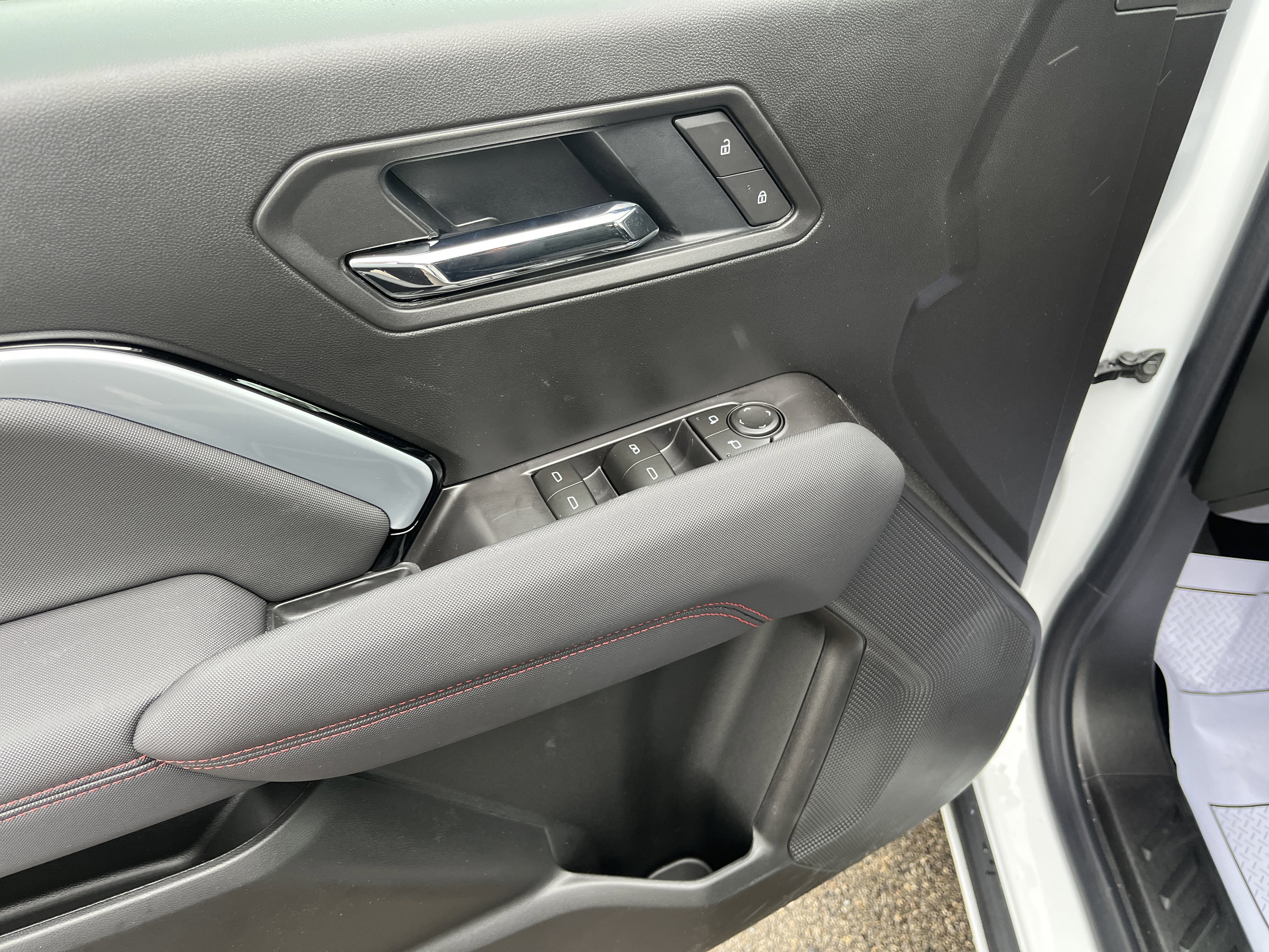 Used 2026 Chevrolet Colorado Z71 AWD/4WD image 13