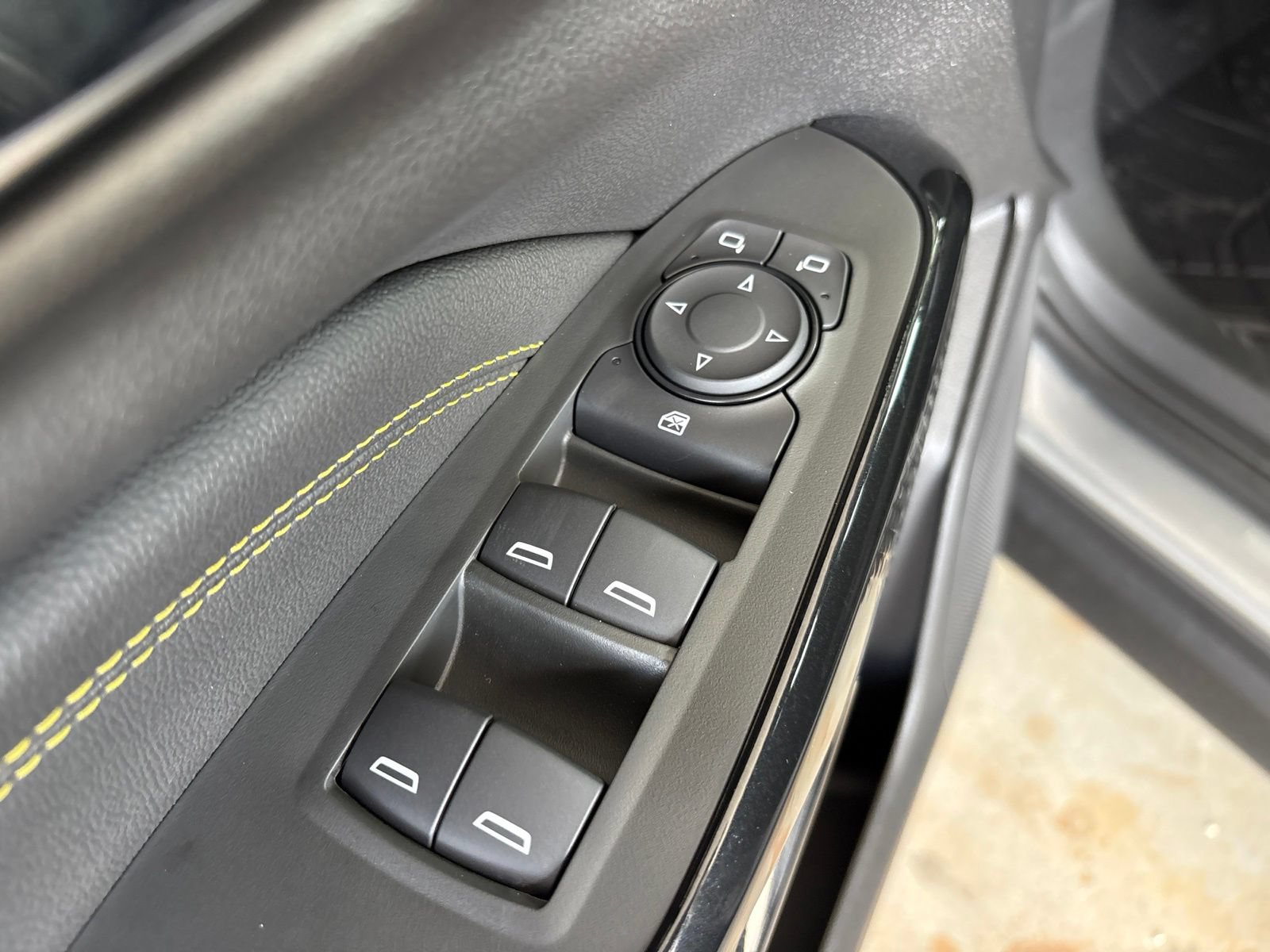 New 2026 Chevrolet Trax LT w/ LT Convenience Package FWD image 11