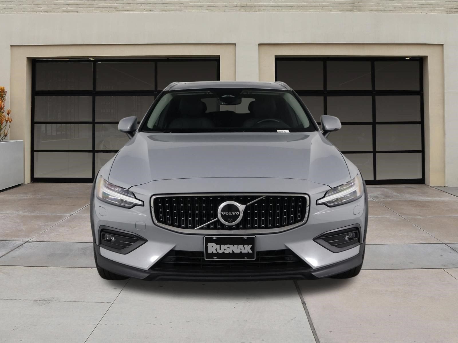 Certified 2025 Volvo V60 B5 Cross Country Plus AWD/4WD image 6