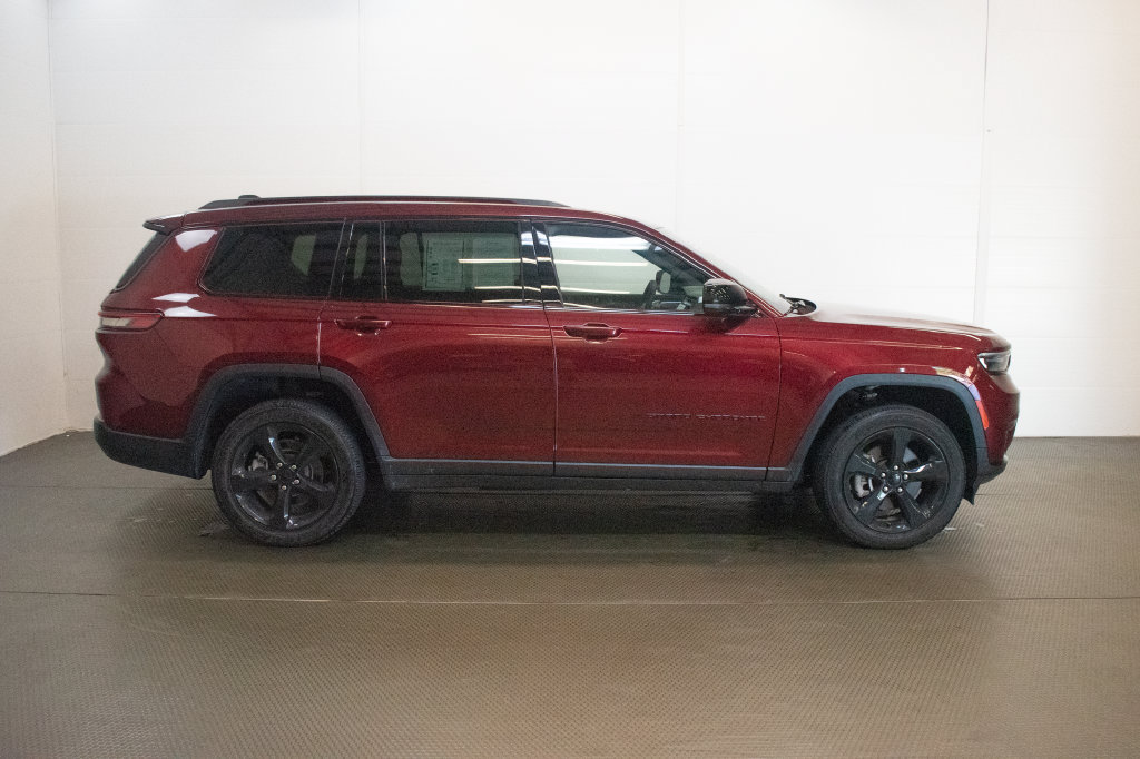 Used 2023 Jeep Grand Cherokee L Laredo AWD/4WD image 3