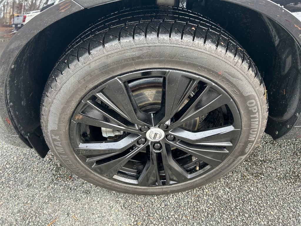 Used 2024 Volvo XC60 B5 Plus image 12