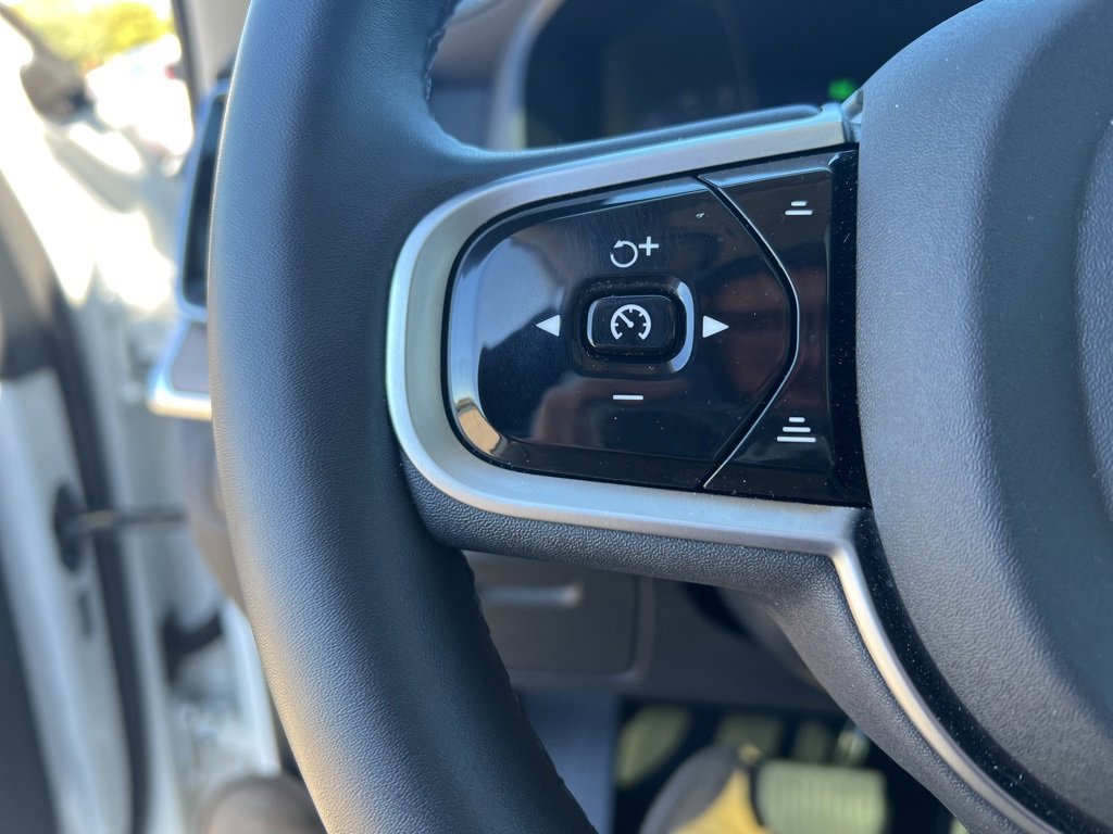 Certified 2025 Volvo XC90 B5 Plus image 17