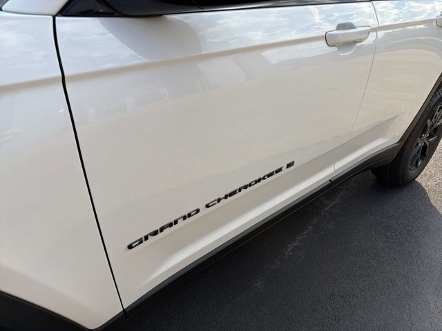 New 2025 Jeep Grand Cherokee Altitude image 7