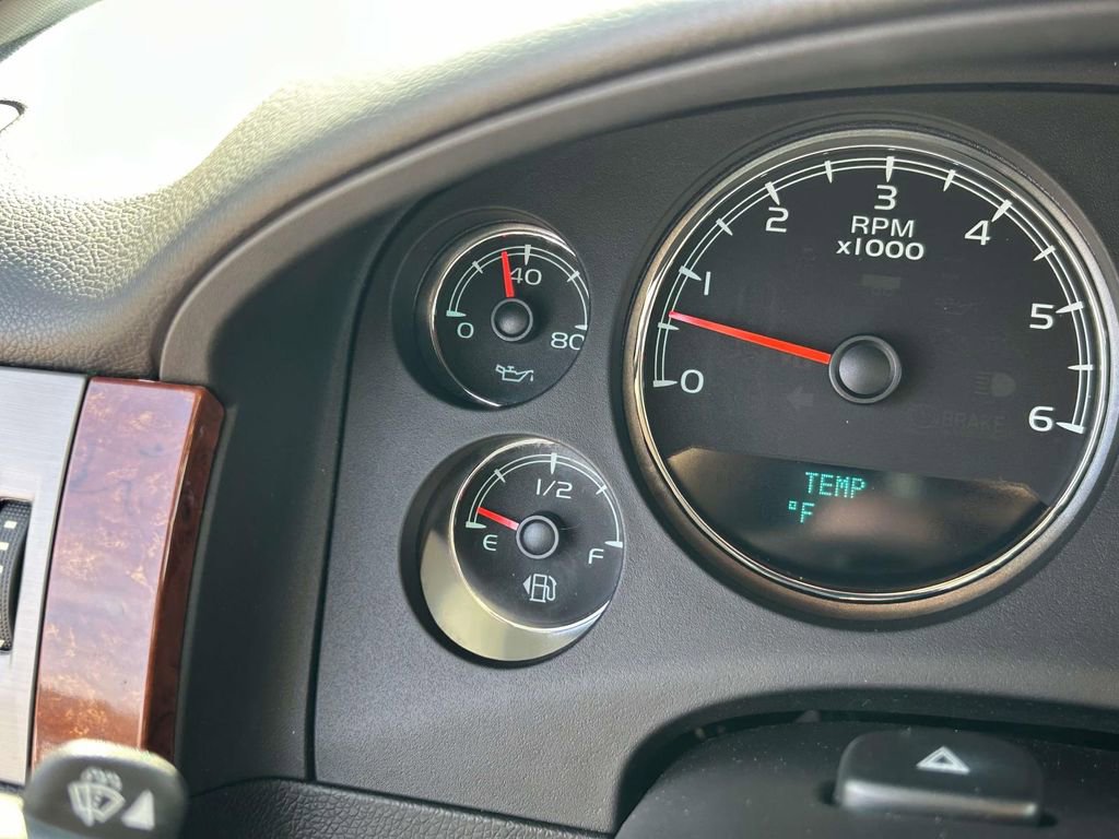 Used 2013 Chevrolet Avalanche LT w/ All-Star Edition image 21