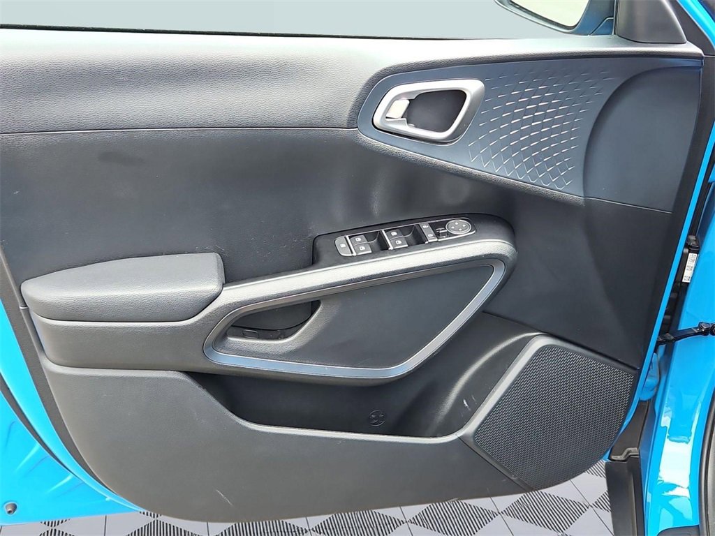 Used 2025 Kia Soul EX image 10