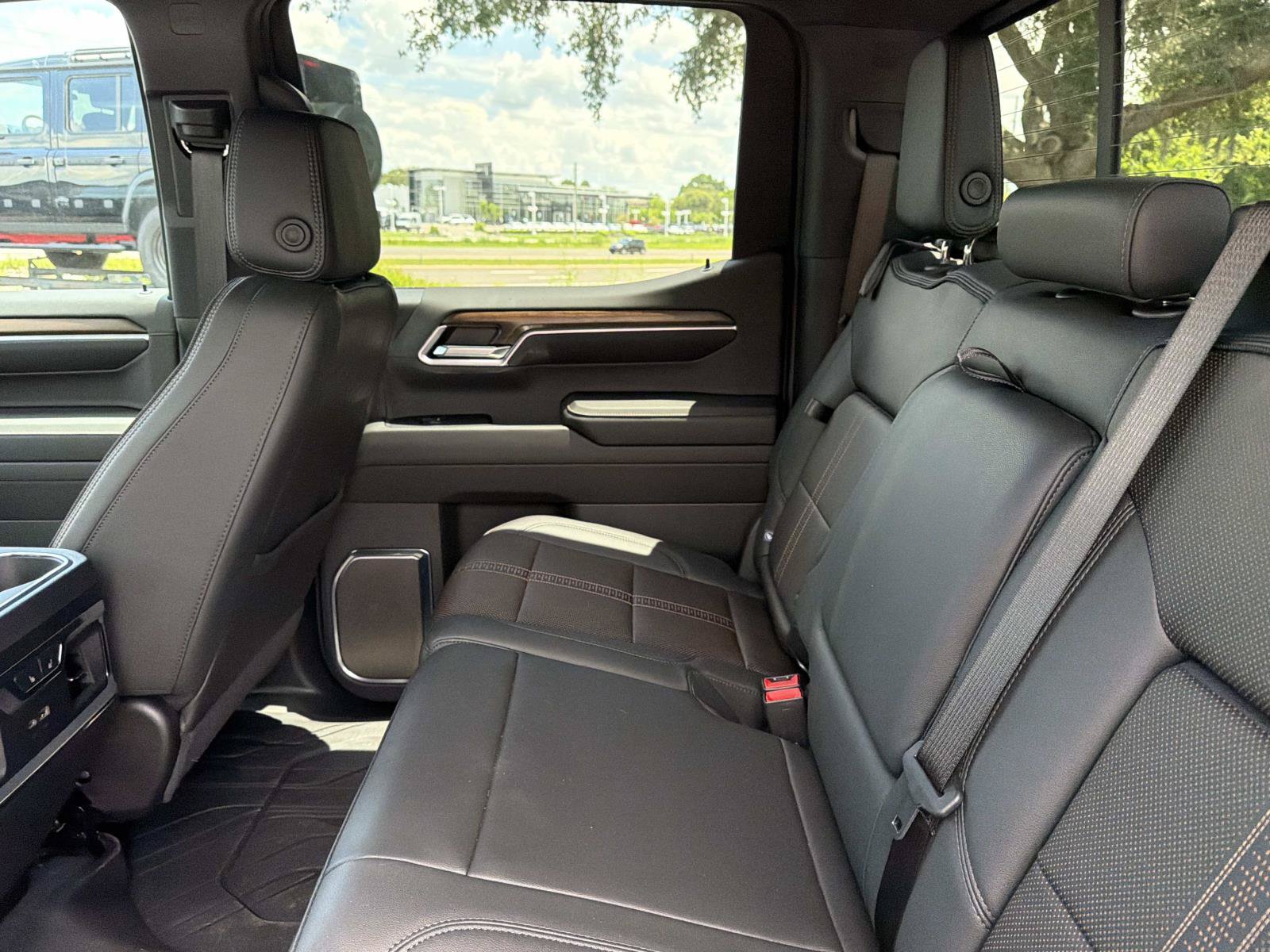 Used 2024 Chevrolet Silverado 1500 High Country w/ High Country Premium Package AWD/4WD image 15