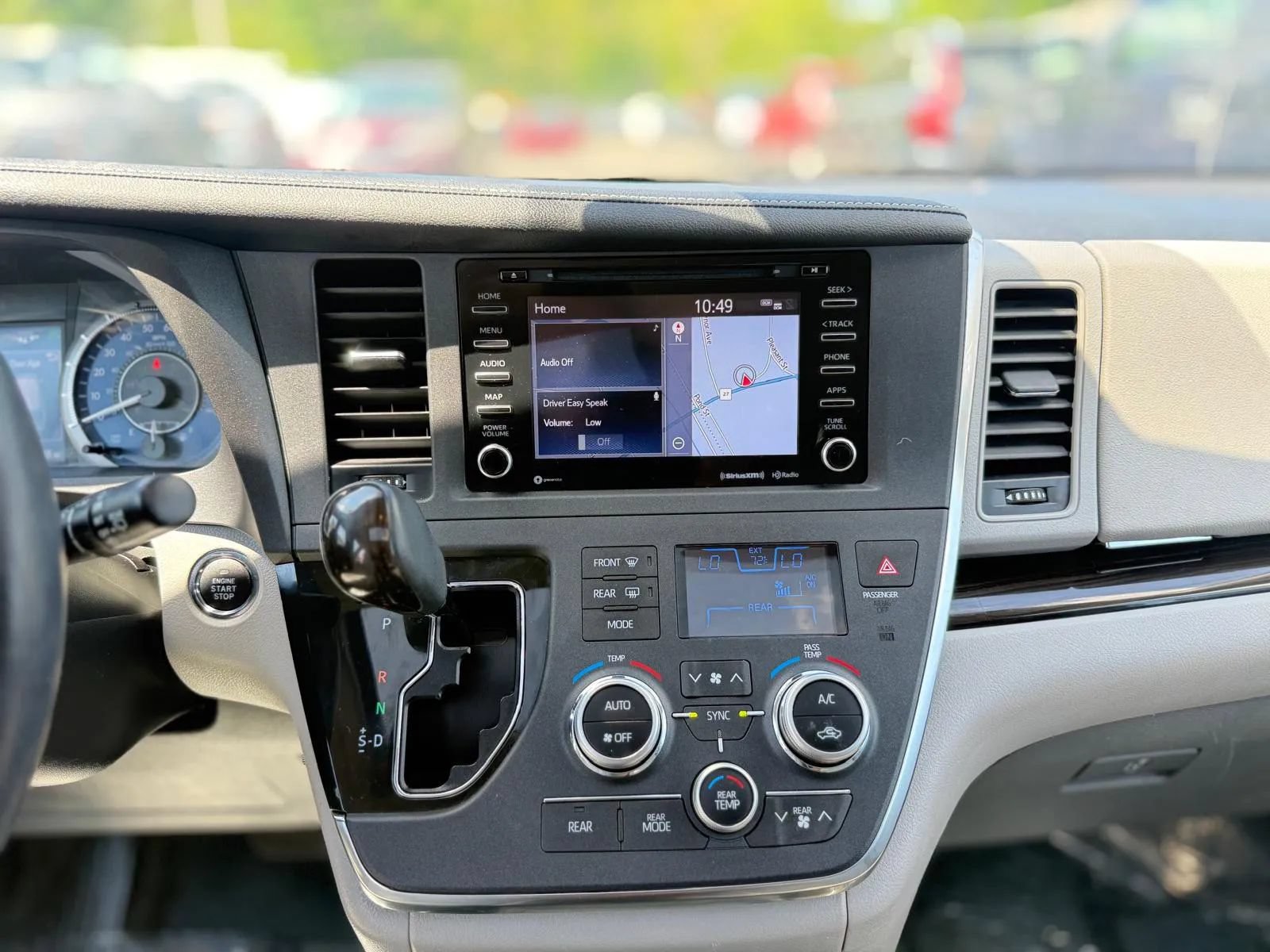 Used 2019 Toyota Sienna XLE w/ XLE Navigation Package FWD image 17