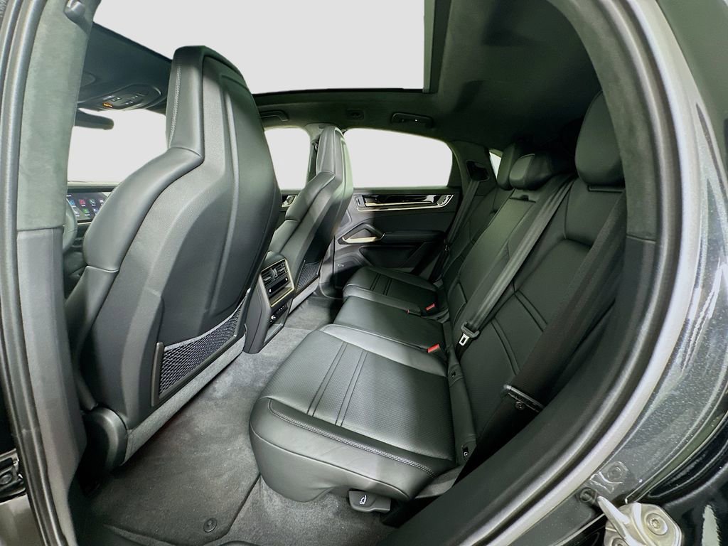 New 2025 Porsche Cayenne Turbo image 24