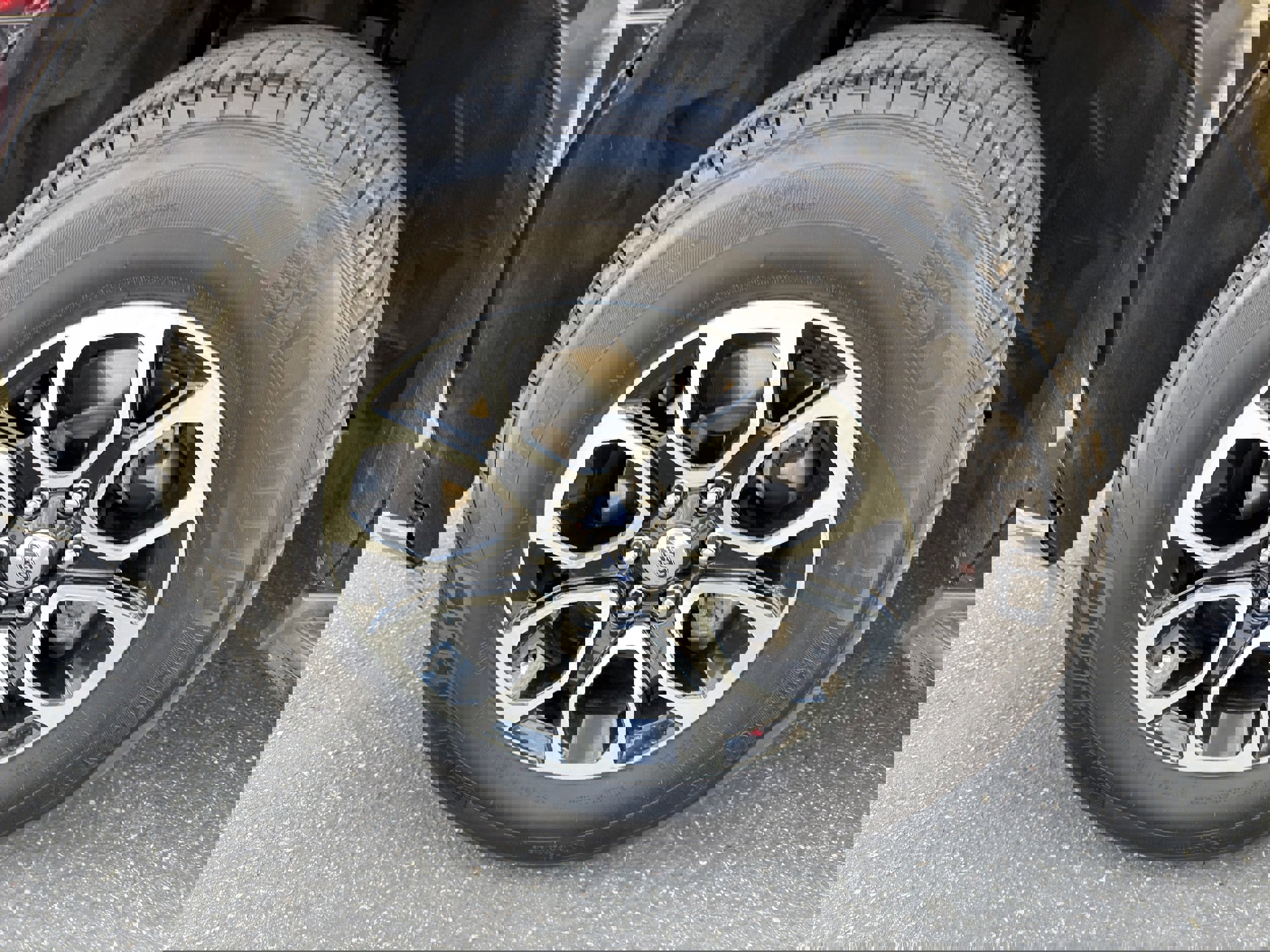 Used 2024 Ford Expedition XLT AWD/4WD image 36