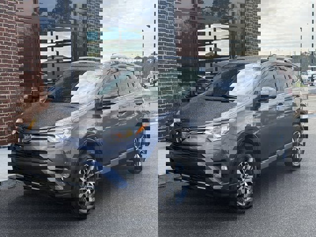 Used 2017 Toyota RAV4 XLE image 1