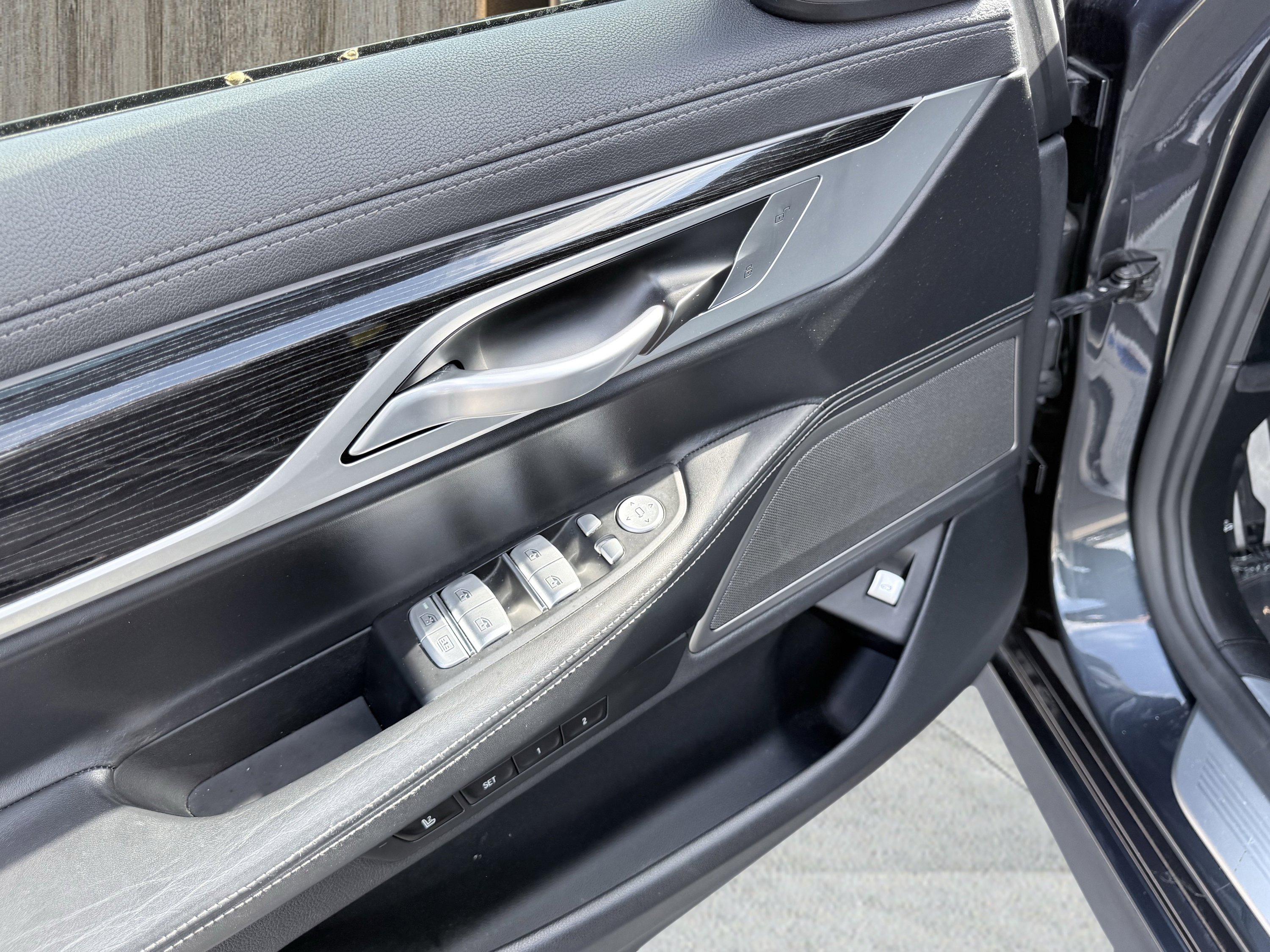 Used 2019 BMW 750i w/ M Sport Package image 61