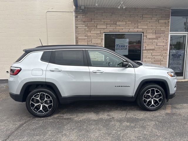 Used 2025 Jeep Compass Limited AWD/4WD image 1