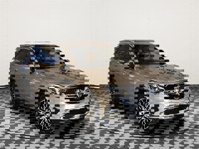 Used 2024 Mercedes-Benz GLC 300 4MATIC image 1