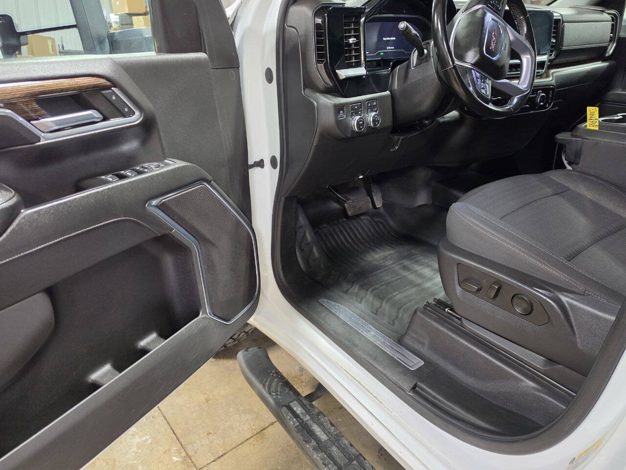 Used 2024 GMC Sierra 3500 SLE w/ SLE Convenience Package AWD/4WD image 24